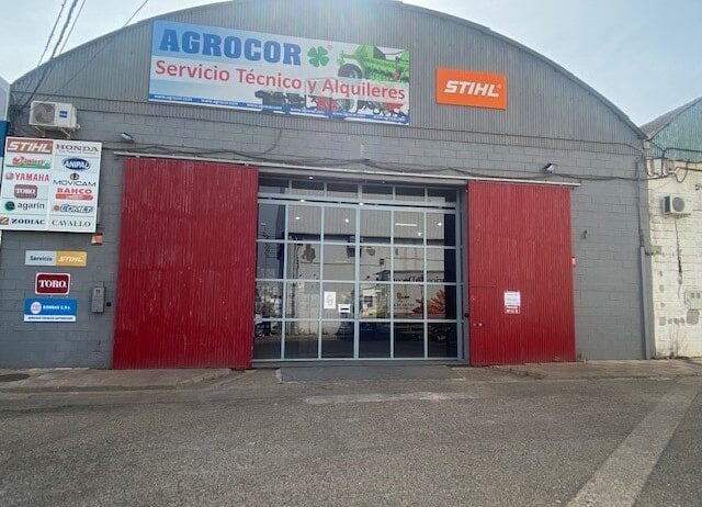 Reduce el mantenimiento de tus herramientas de jardín. Descubre cómo las máquinas a batería te ahorran tiempo y dinero, simplificando su cuidado. AGROCOR