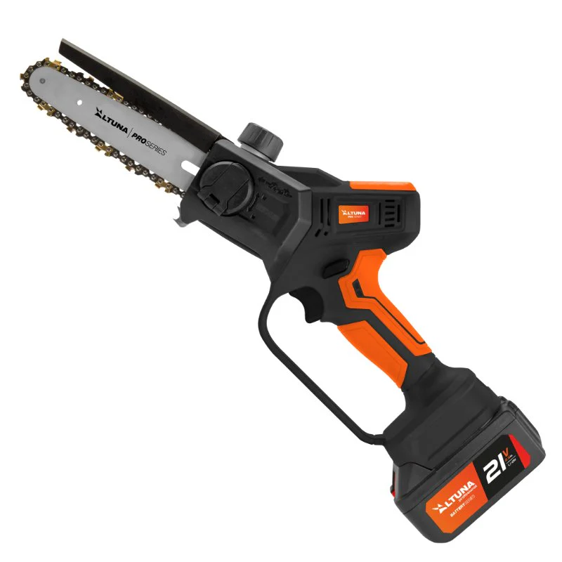 Motosierra bateria ALTUNA AB152 TITANIO 1000W La motosierra de poda AB152 es de la marca Altuna, líder en productos de poda y jardinería. Con doble batería de 25.2V/4.0Ah Con sistema de sierra tipo sable 150 mm. Cadena de titanio incluida y con engrase automático. El kit de motosierra AB152 que incluye: Motosierra sable AB152 Maletín de transporte 2x Batería de litio 25.2V Cargador Dispensador de aceite Accesorios de mantenimiento Manual de mantenimiento