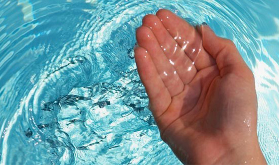 Analizamos el agua de tu piscina en Agrocor GRATIS